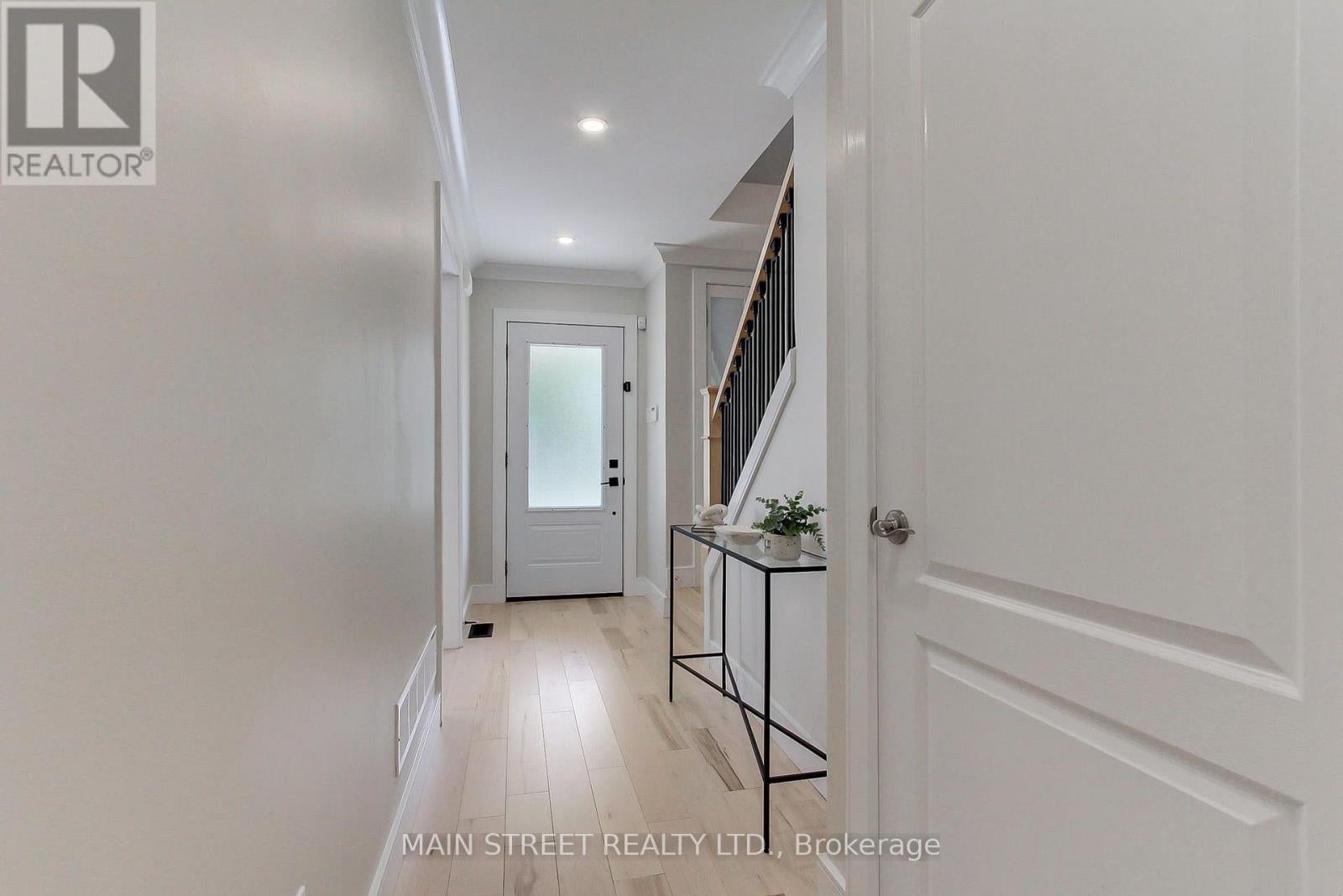 10 DANIELE AVENUE S