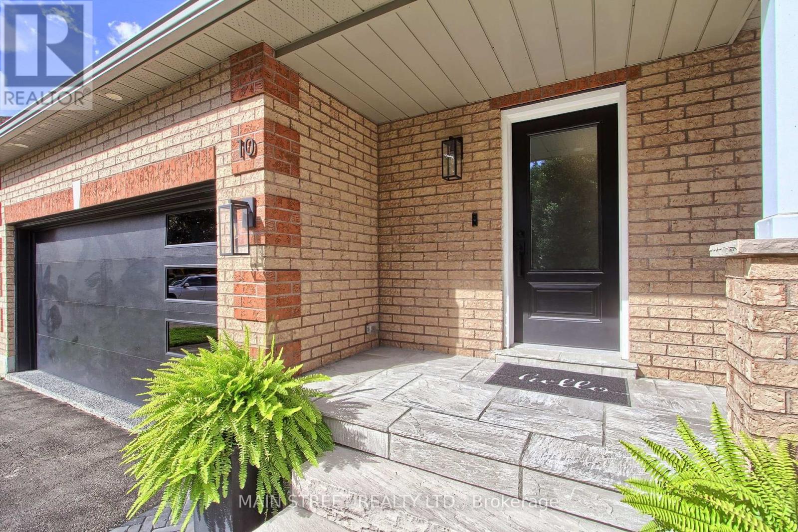 10 DANIELE AVENUE S