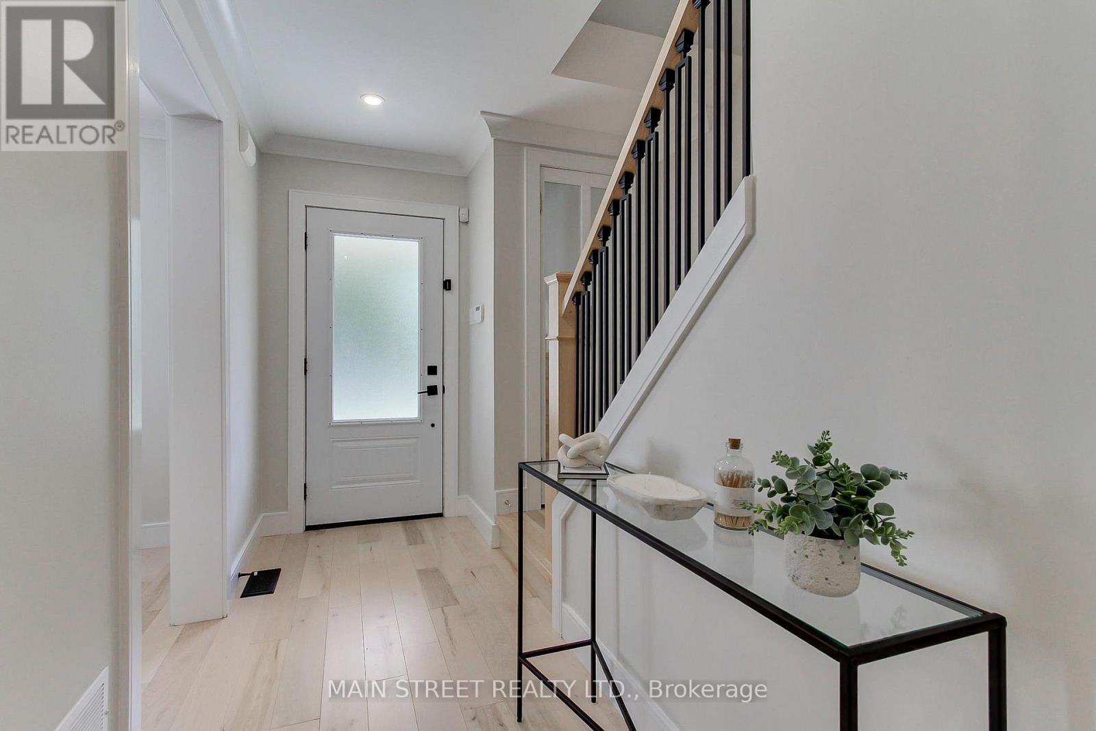 10 DANIELE AVENUE S