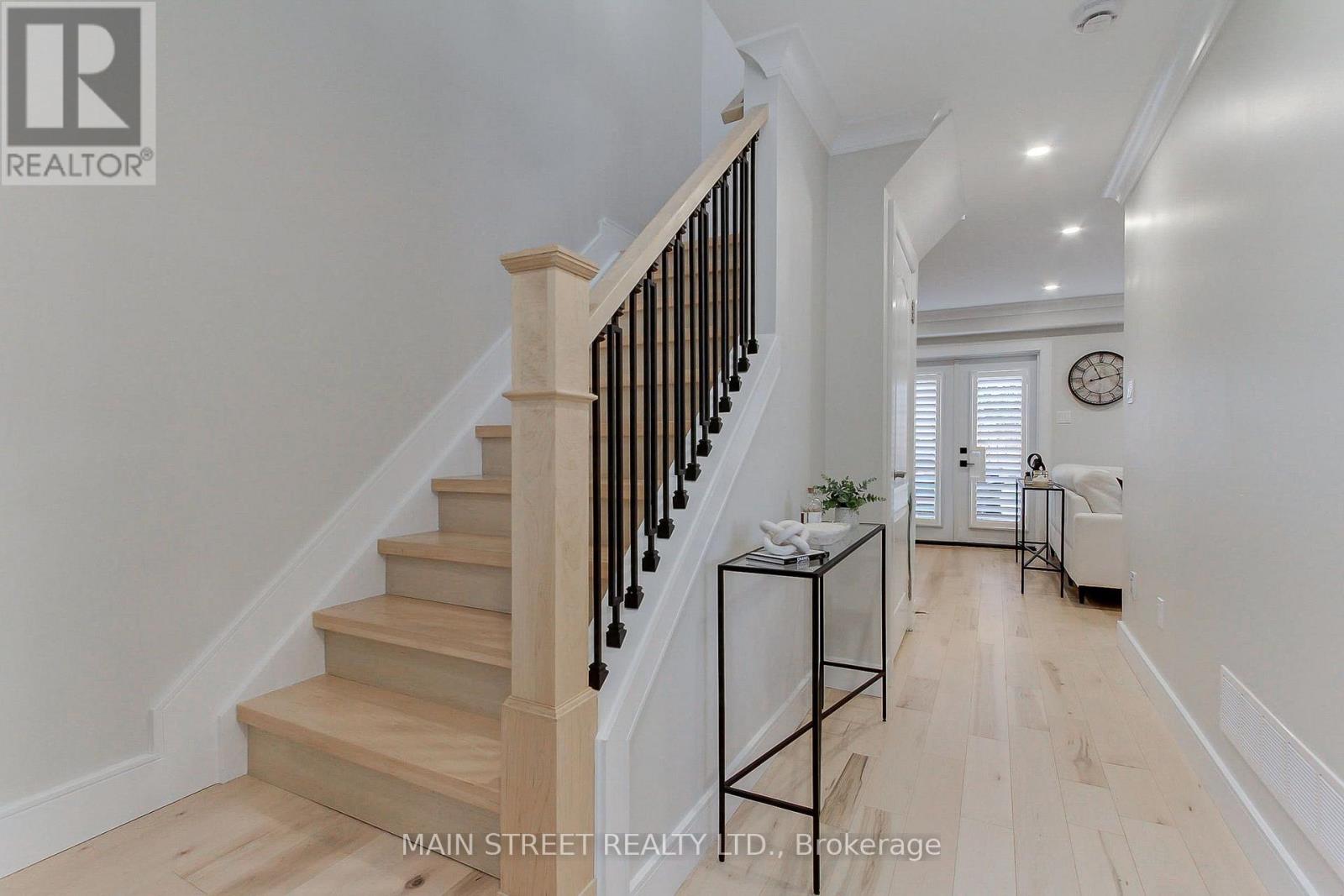 10 DANIELE AVENUE S