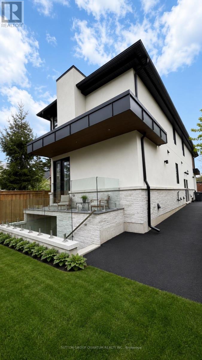 #3 - 43 ELMWOOD AVENUE N