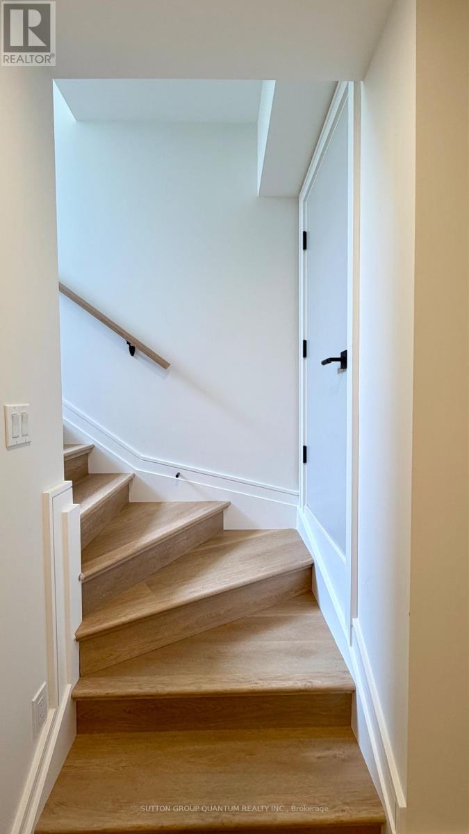 #3 - 43 ELMWOOD AVENUE N
