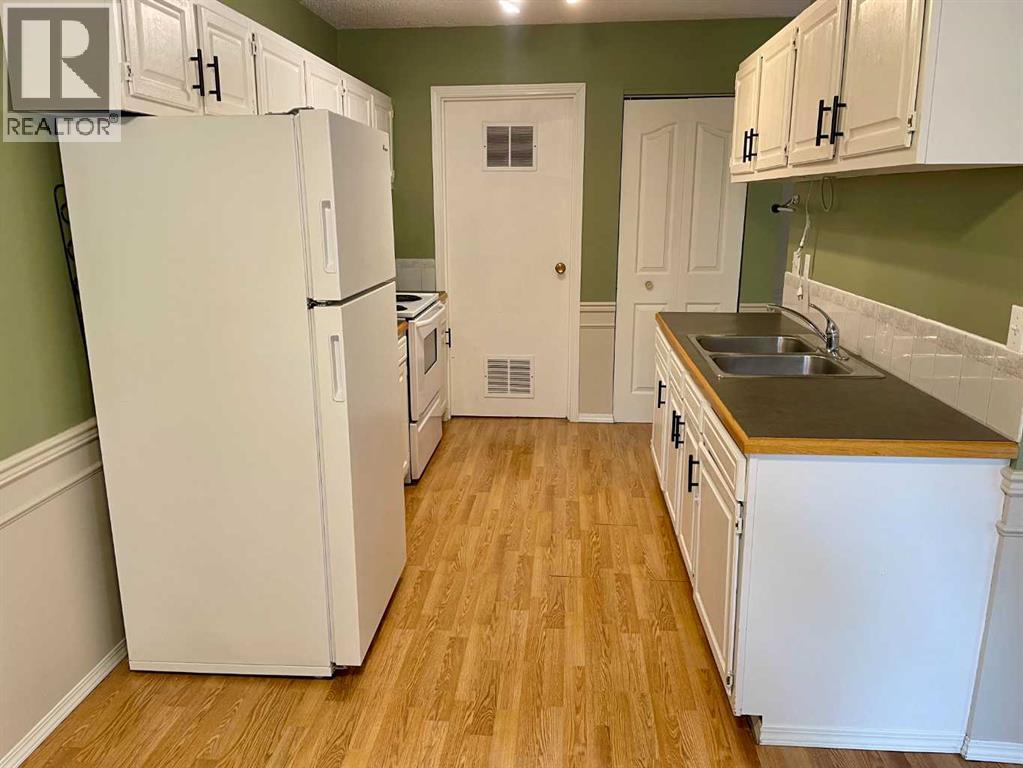 31, 5 Acadia Road W