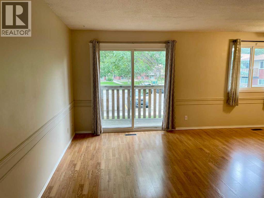 31, 5 Acadia Road W