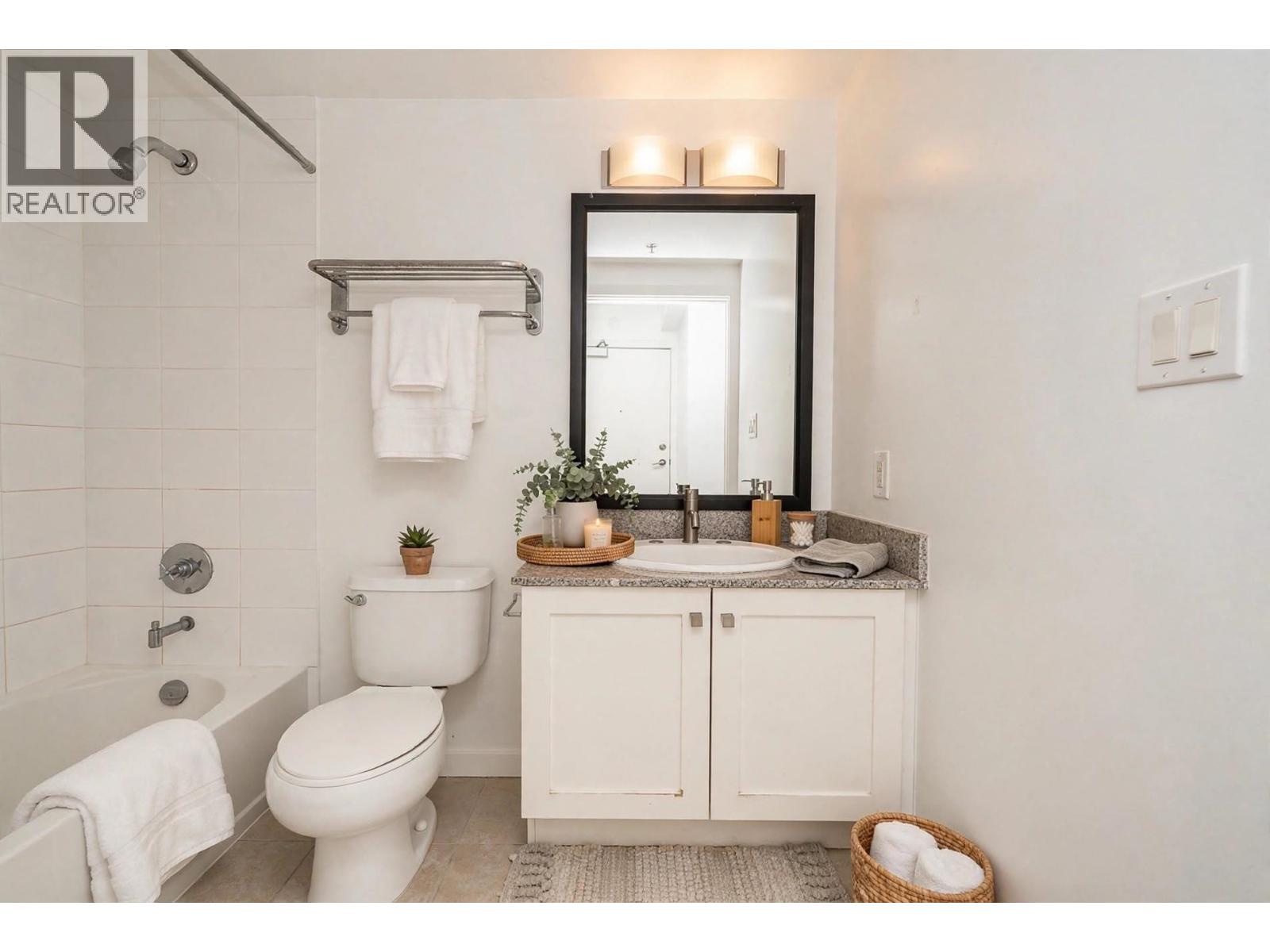 1303 480 ROBSON STREET