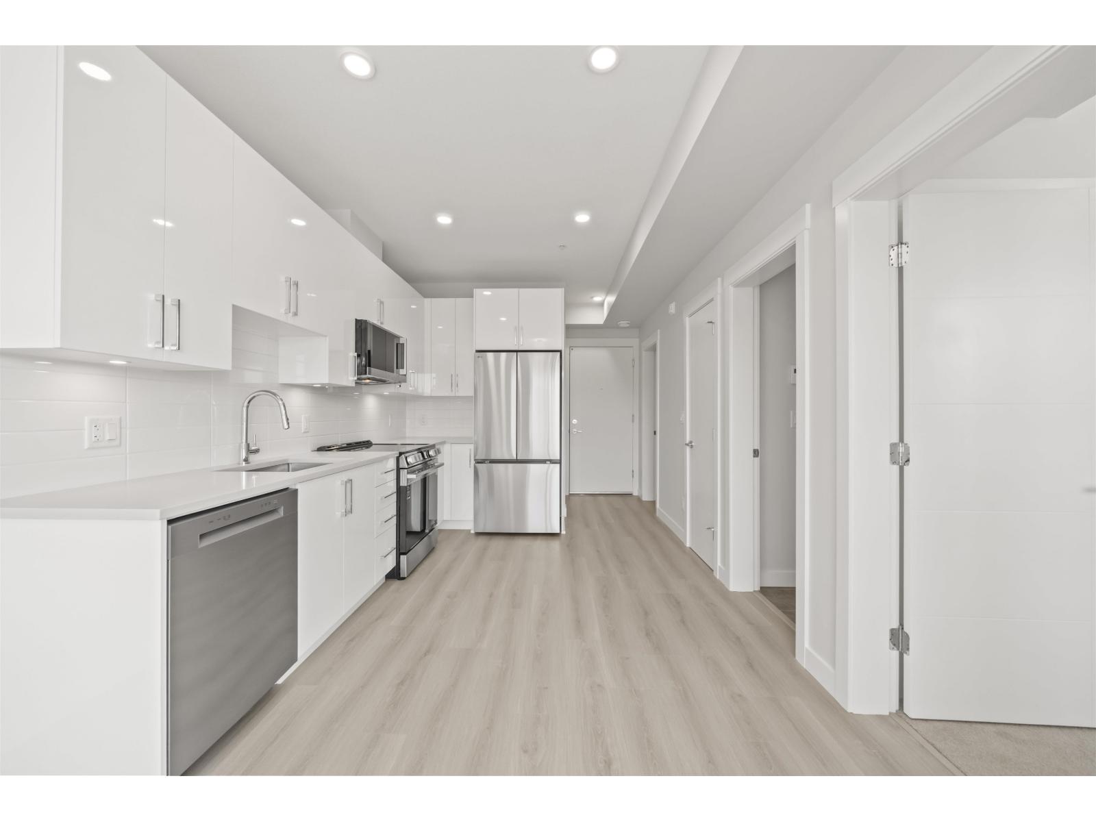 201 8423 CEDAR STREET