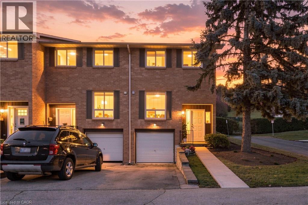 66 SUMMERCREST Drive Unit# 14
