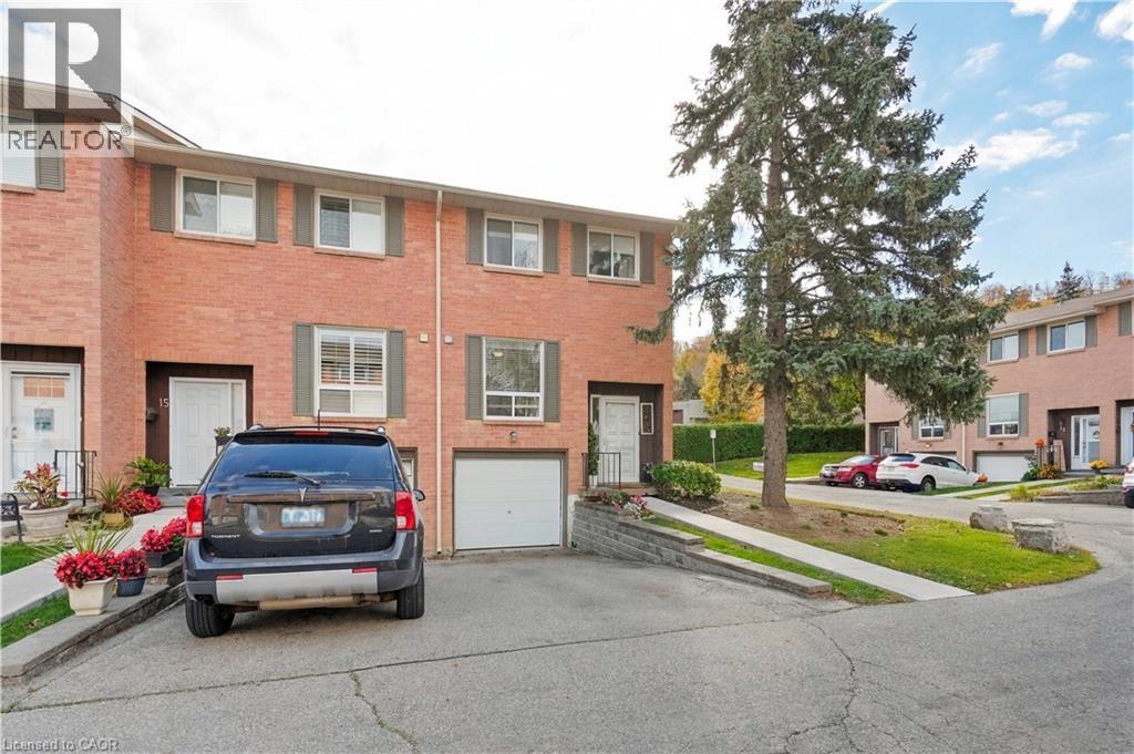 66 SUMMERCREST Drive Unit# 14