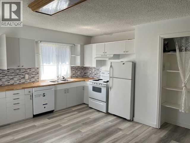 5269 52 Street - Photo 2