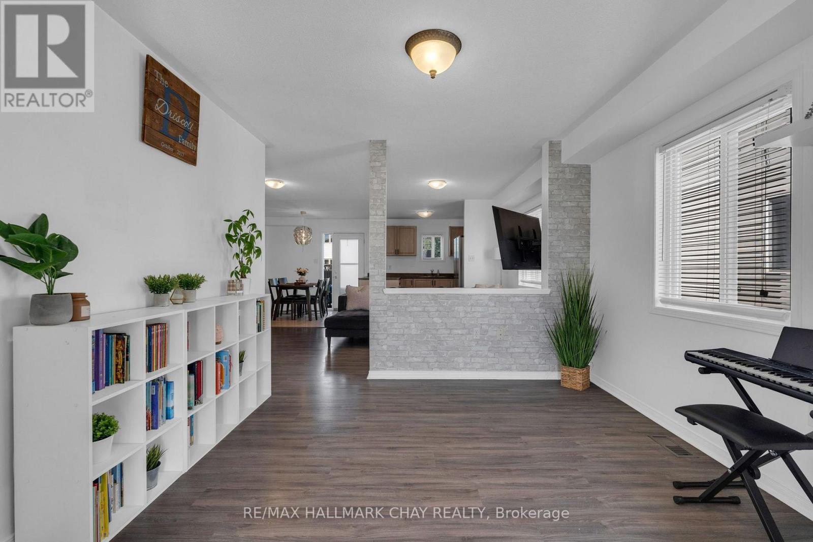 38 ADMIRAL CRESCENT