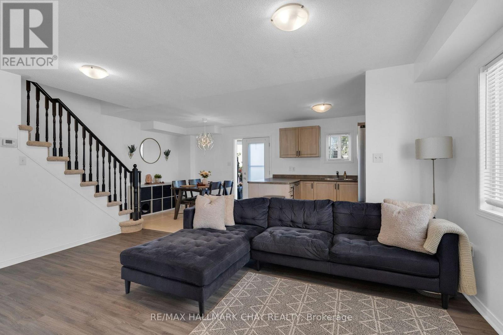 38 ADMIRAL CRESCENT