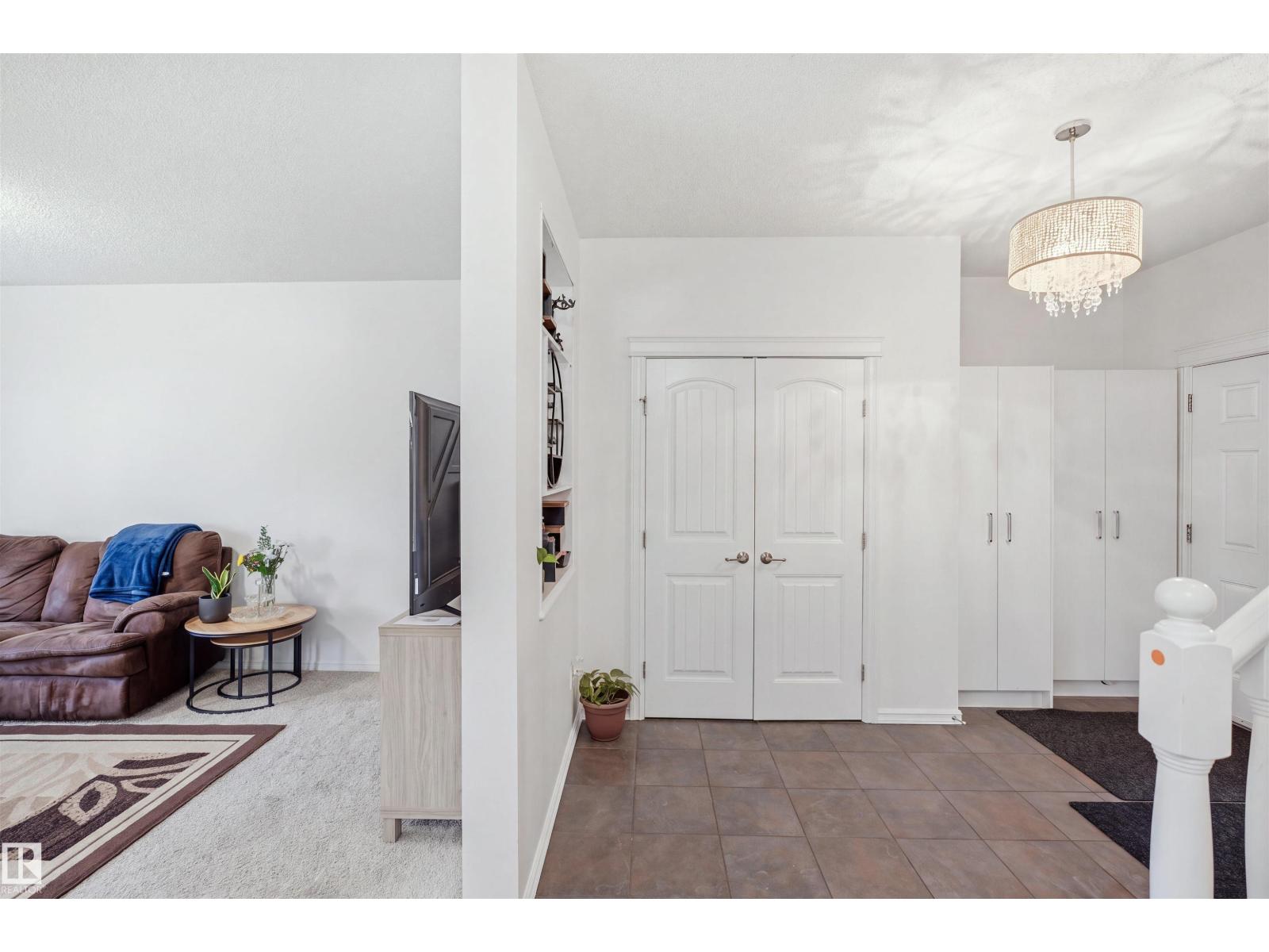 1523 36 AV NW