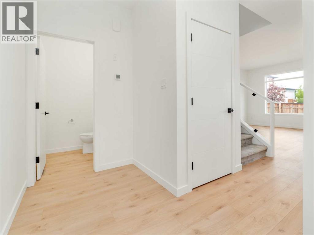 714 Violet Place W