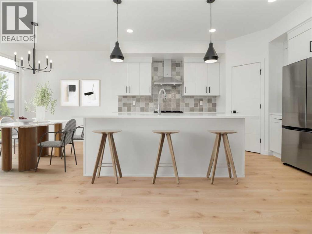 714 Violet Place W