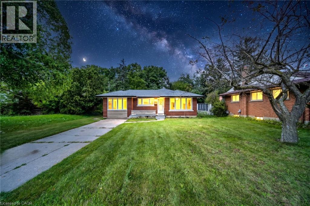 284 CEDAR Crescent