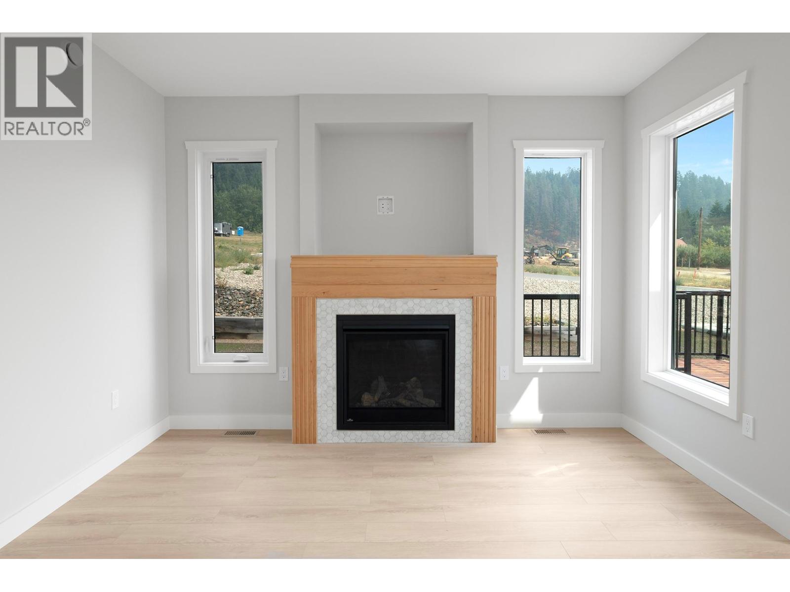 712 Mountain View Crescent