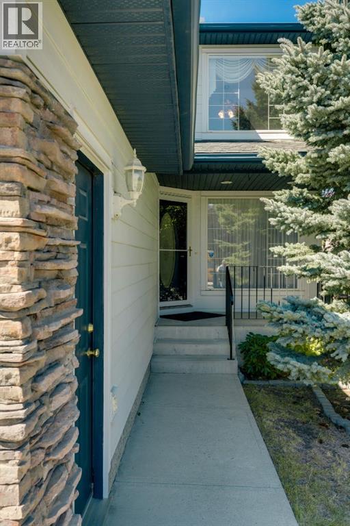 83 Panorama Hills Close NW