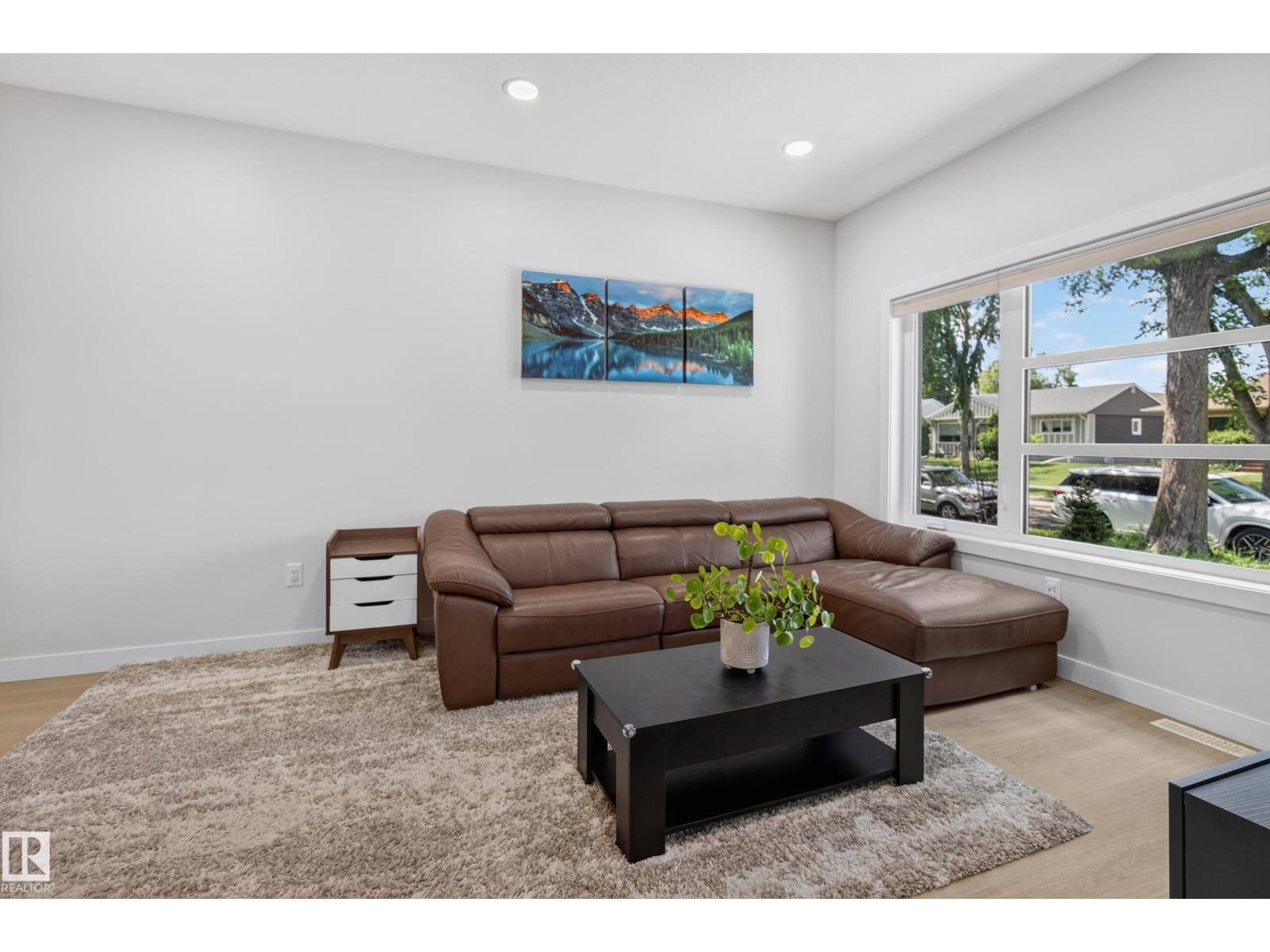 9333 148 ST NW