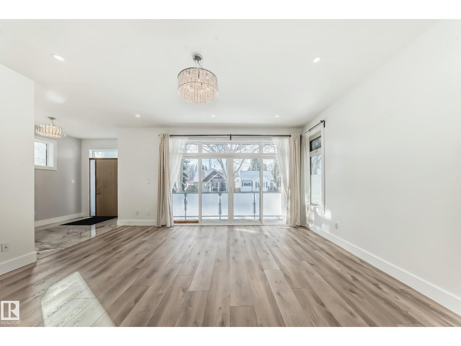 10506 68 AV NW