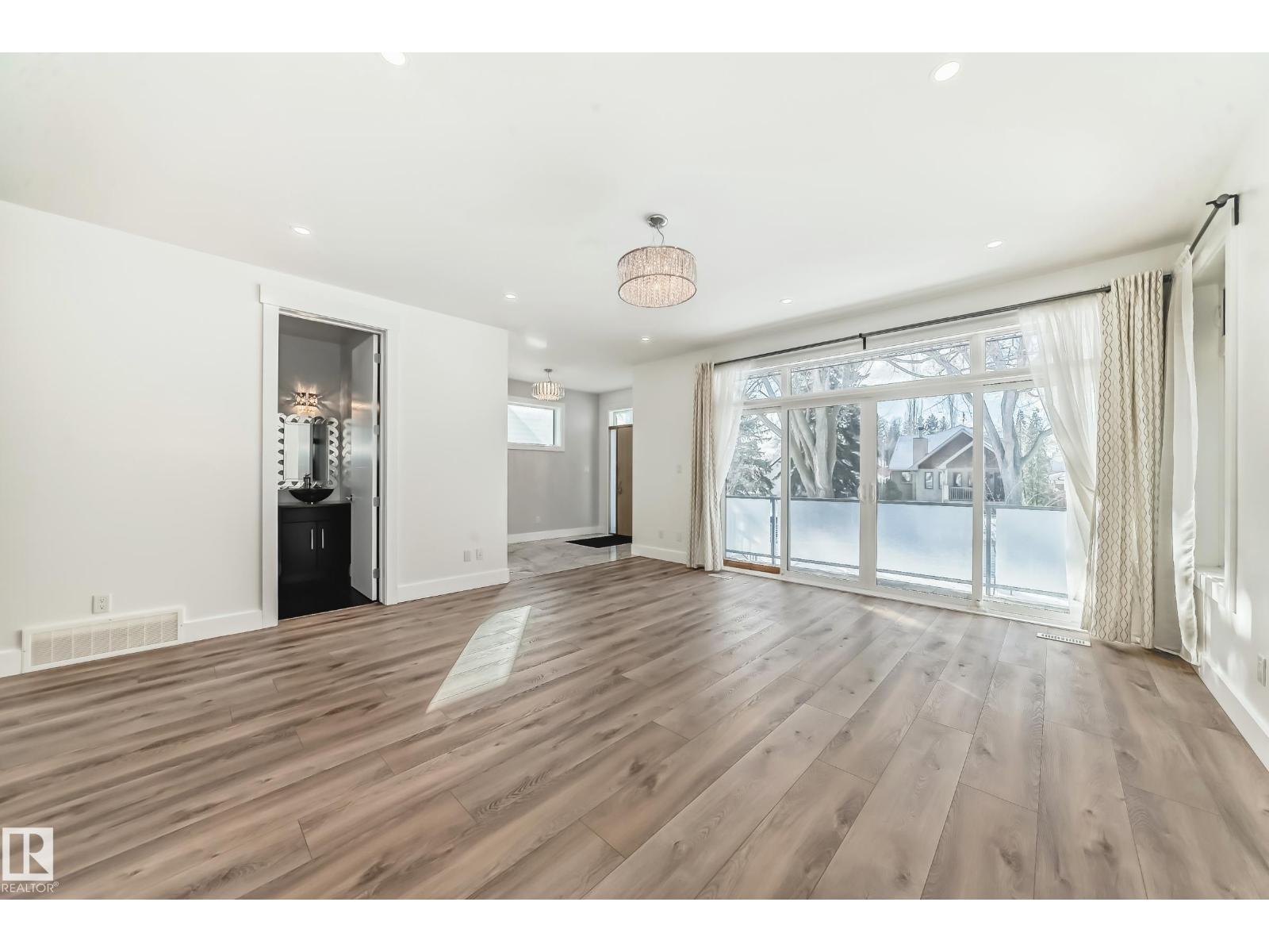 10506 68 AV NW