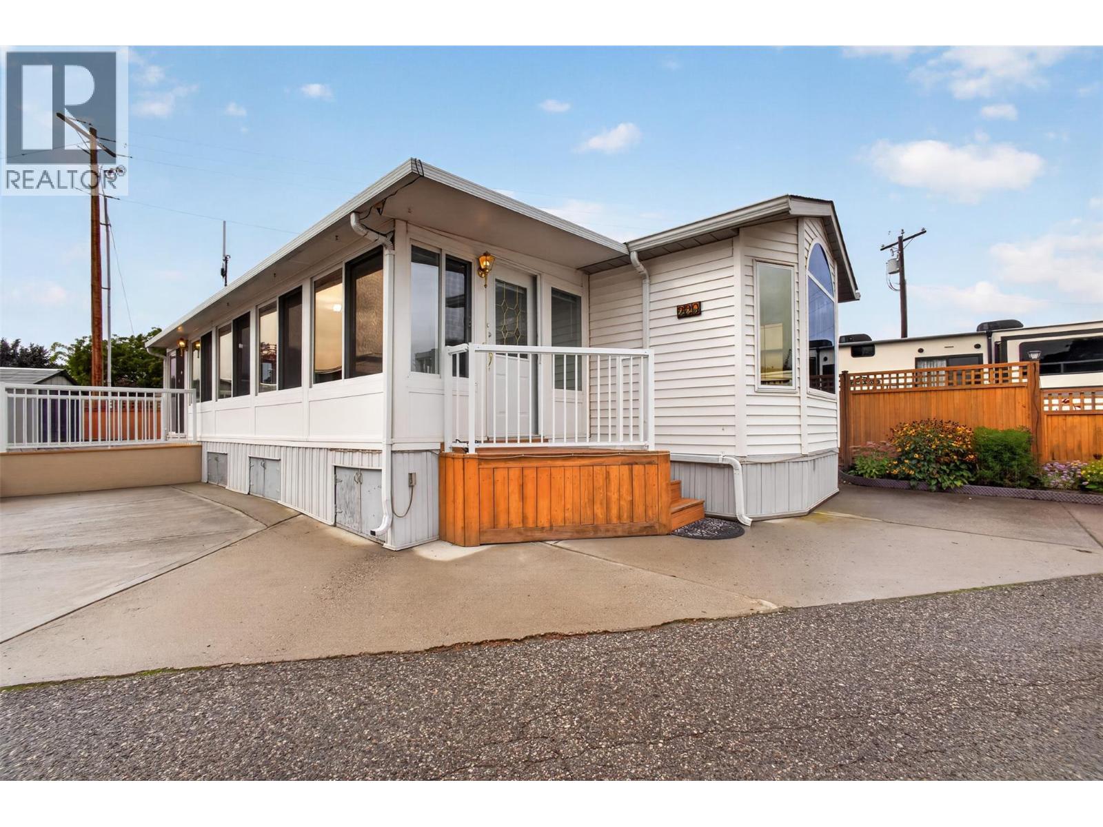 415 Commonwealth Road Unit# 220