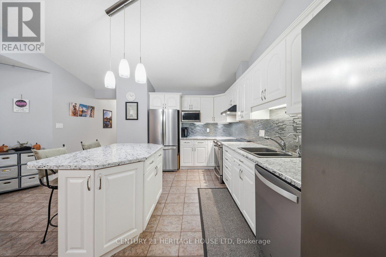 8 - 633 PARK ROAD N