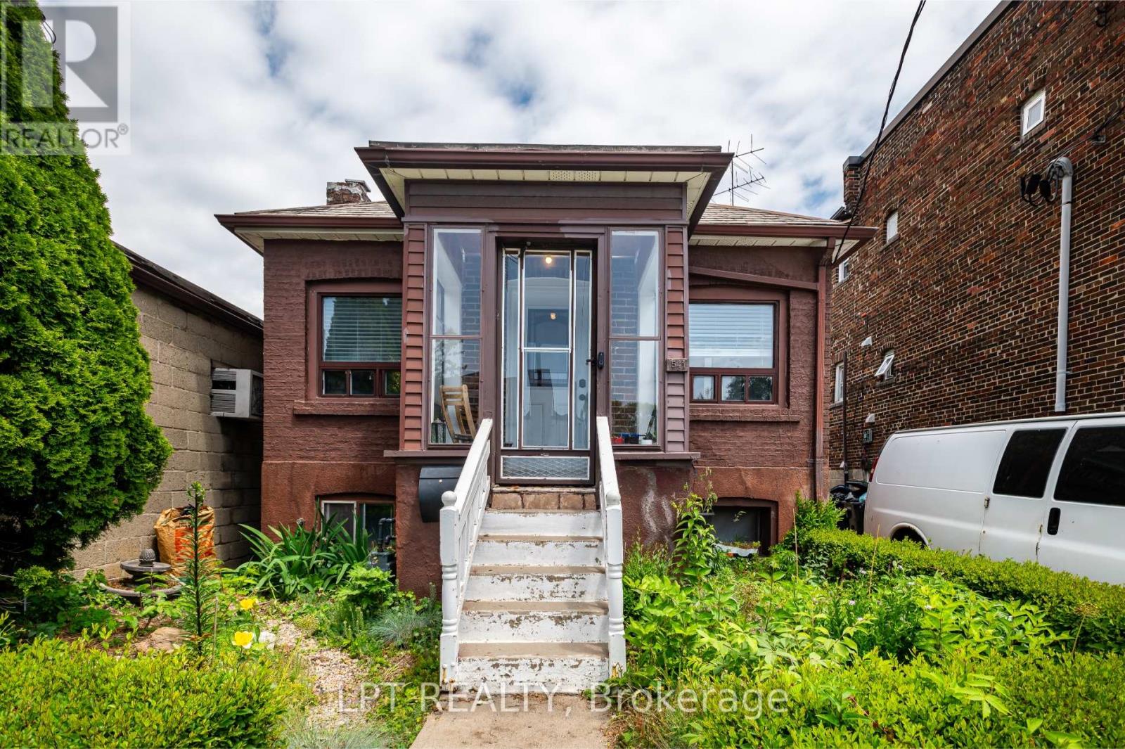 541 VAUGHAN ROAD