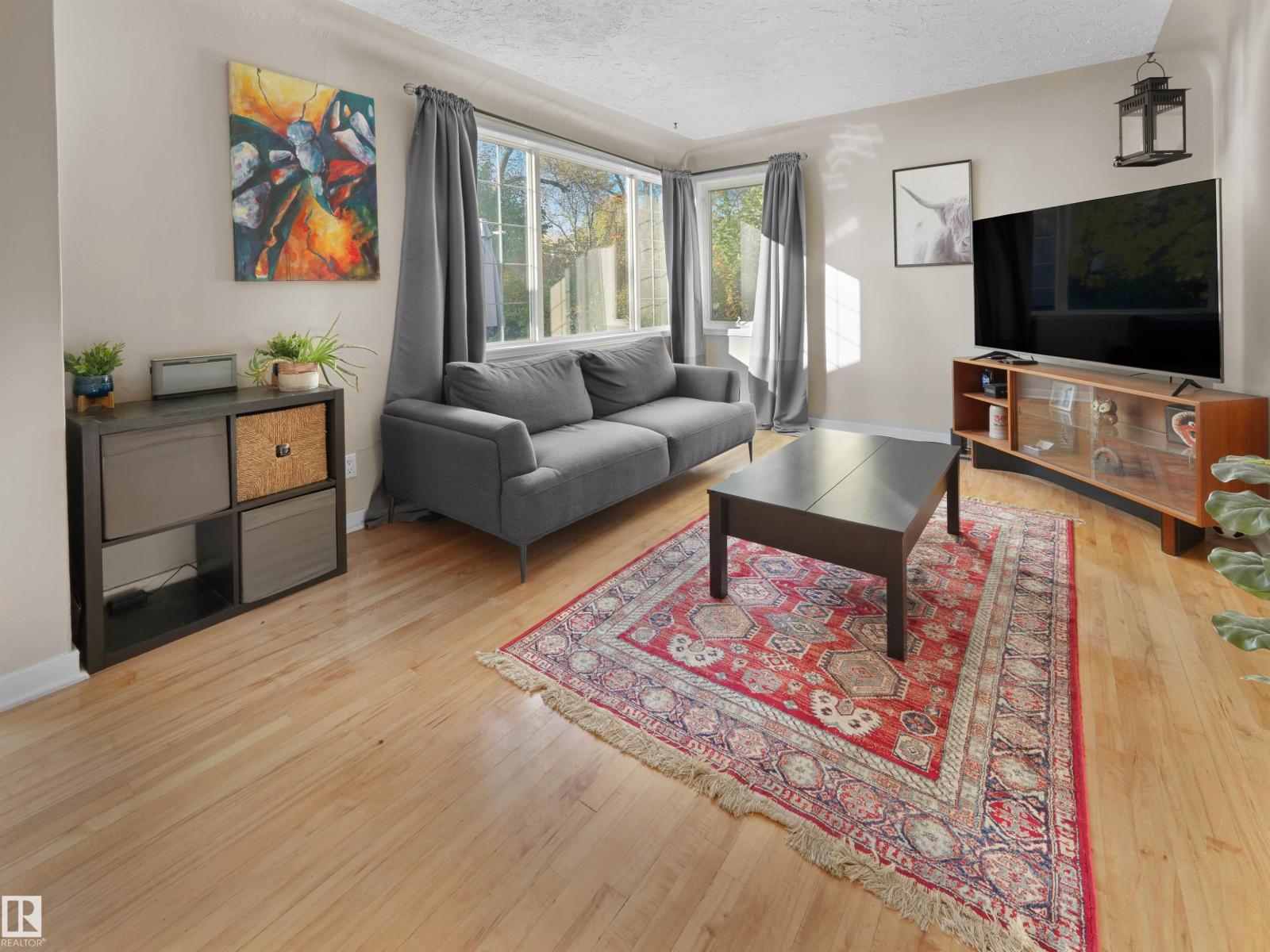 11142 71 AV NW