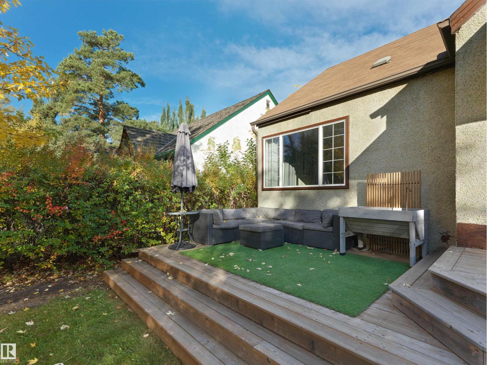 11142 71 AV NW