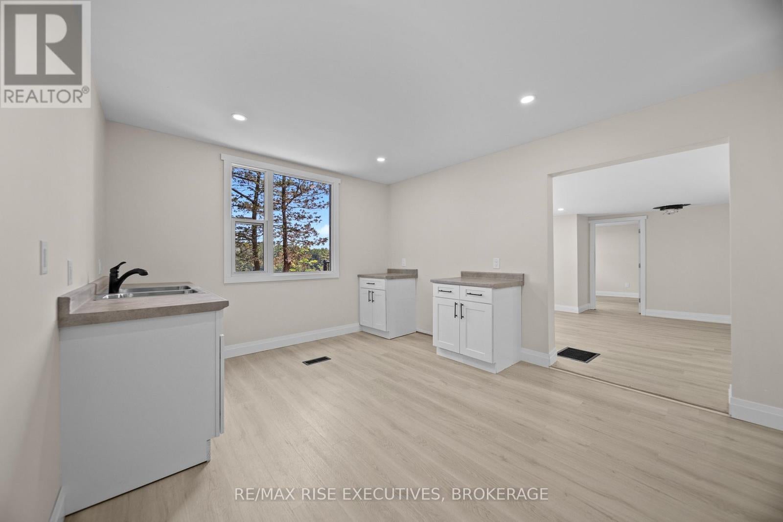 1040 BUCKHORN LANE