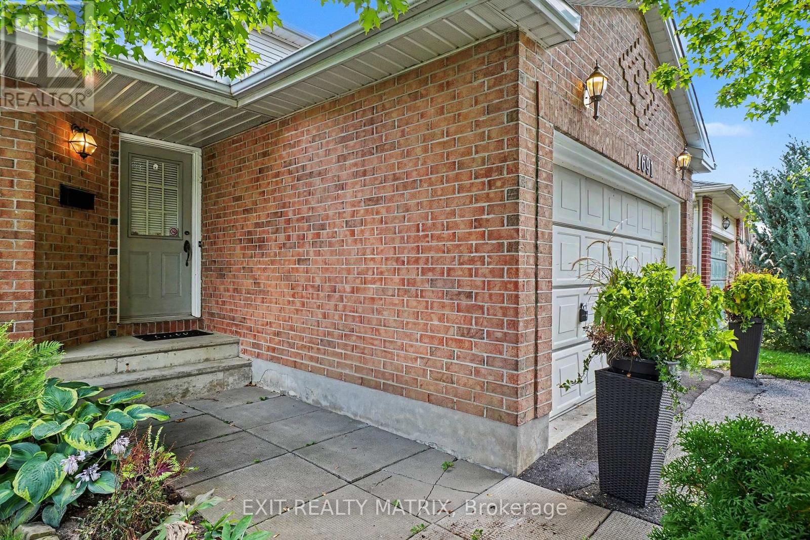 1691 HUNTERS RUN DRIVE - Photo 4