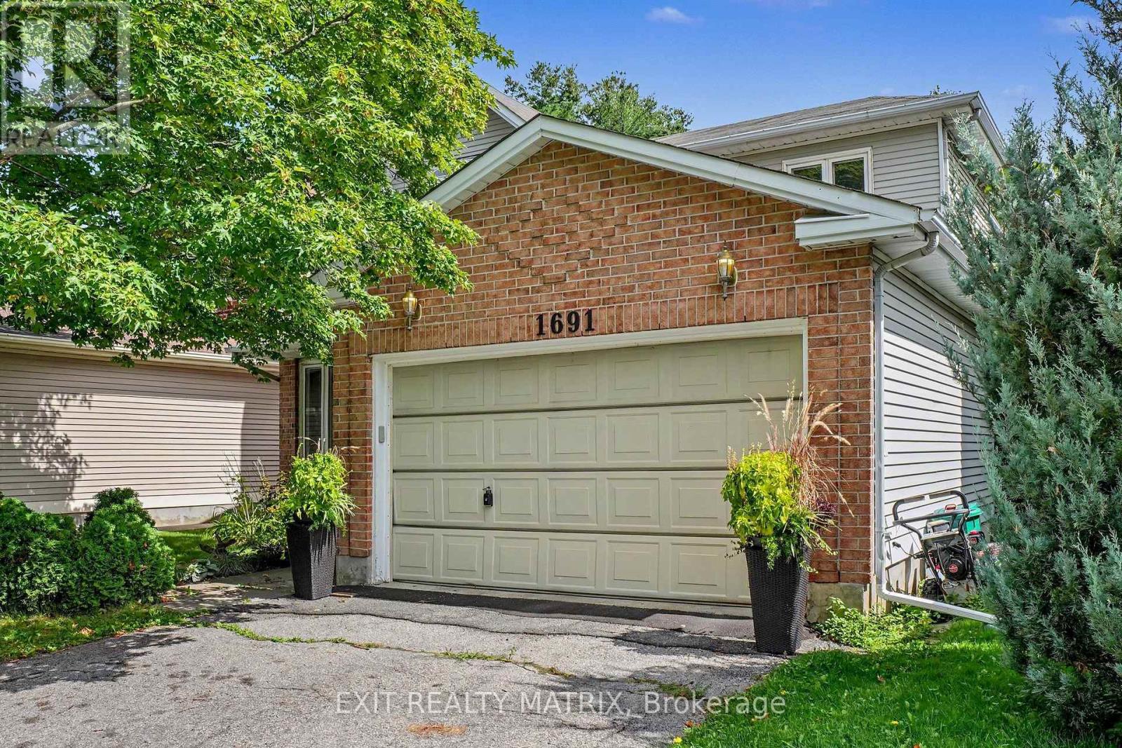 1691 HUNTERS RUN DRIVE - Photo 2