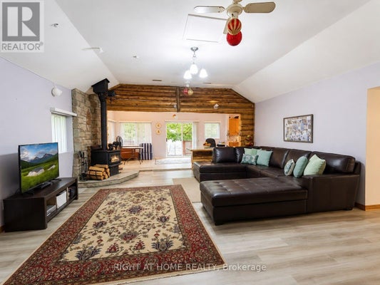 5470 Penetanguishene Rd, Springwater, ON 2