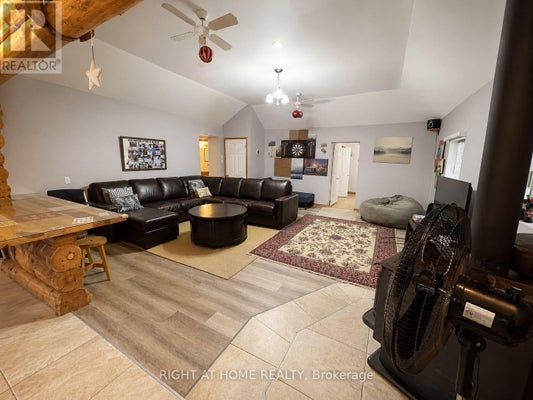 5470 Penetanguishene Rd, Springwater, ON 3