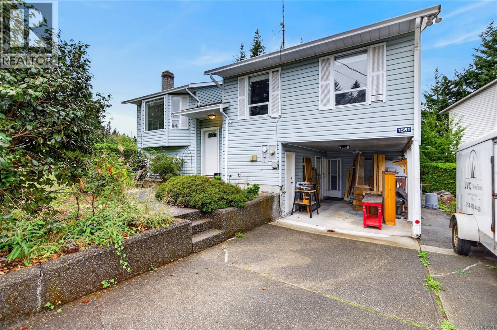 1561 Embleton Cres