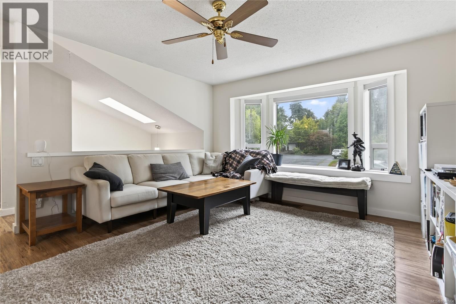 1561 Embleton Cres