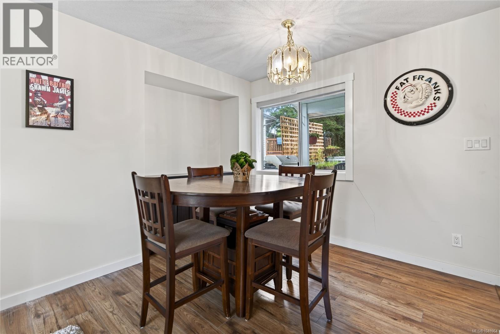 1561 Embleton Cres
