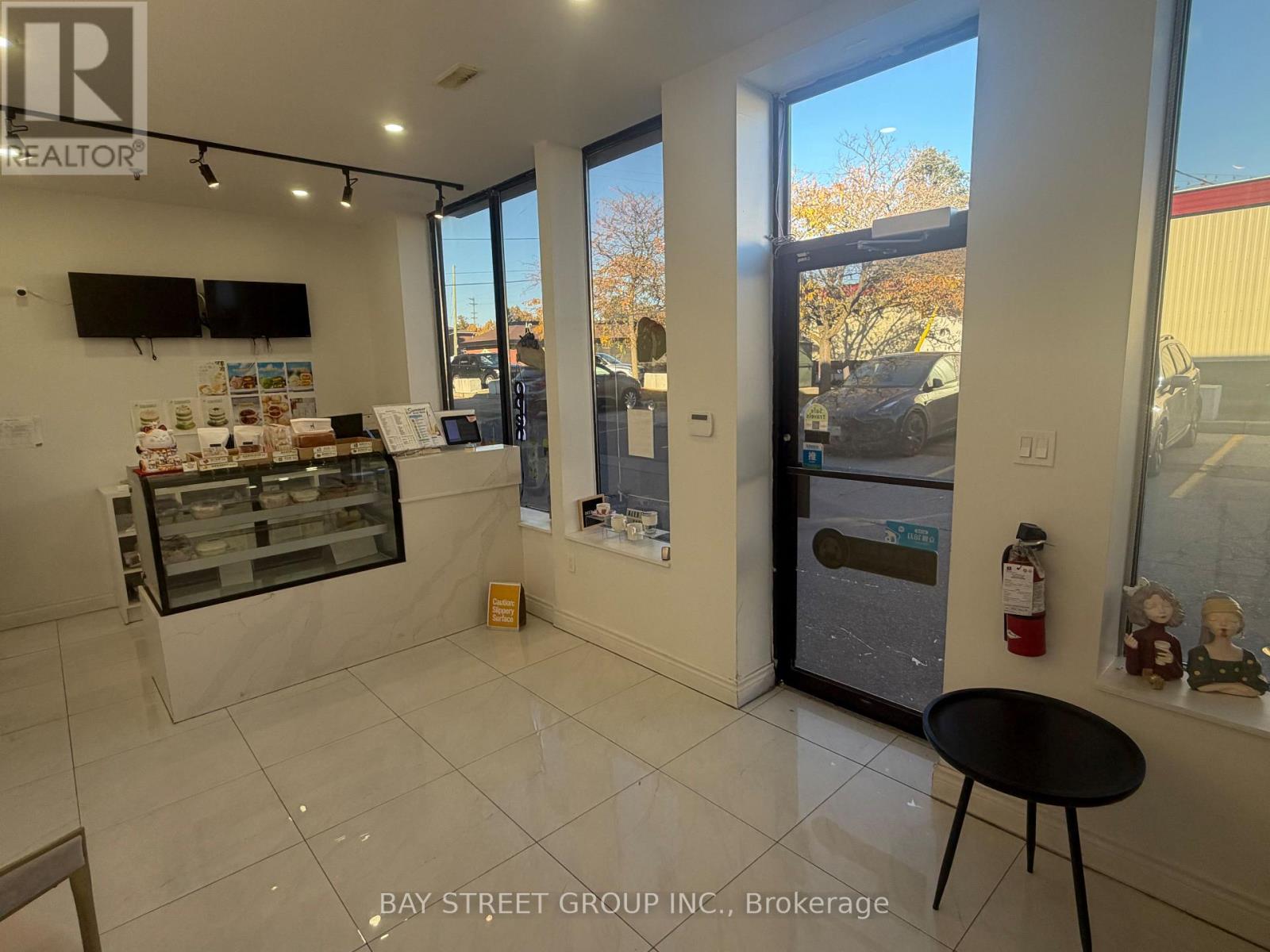 5C - 385 JOHN STREET