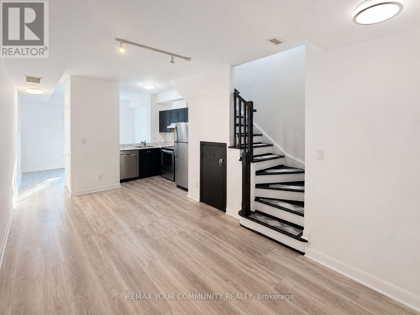 201 - 1 CENTER STREET W