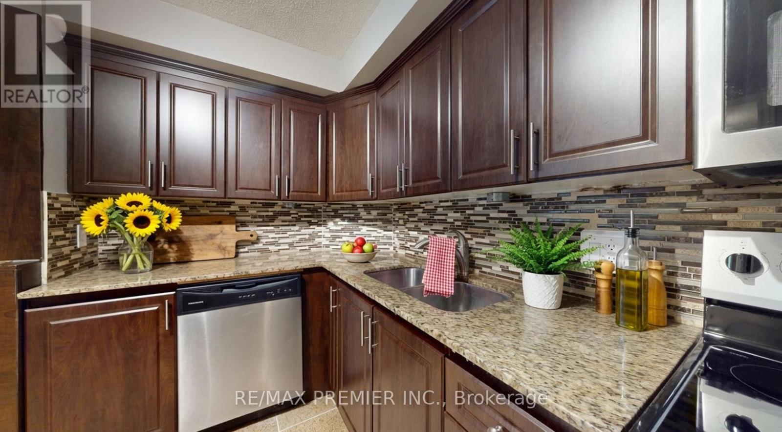51 - 1250 MISSISSAUGA VALLEY BOULEVARD