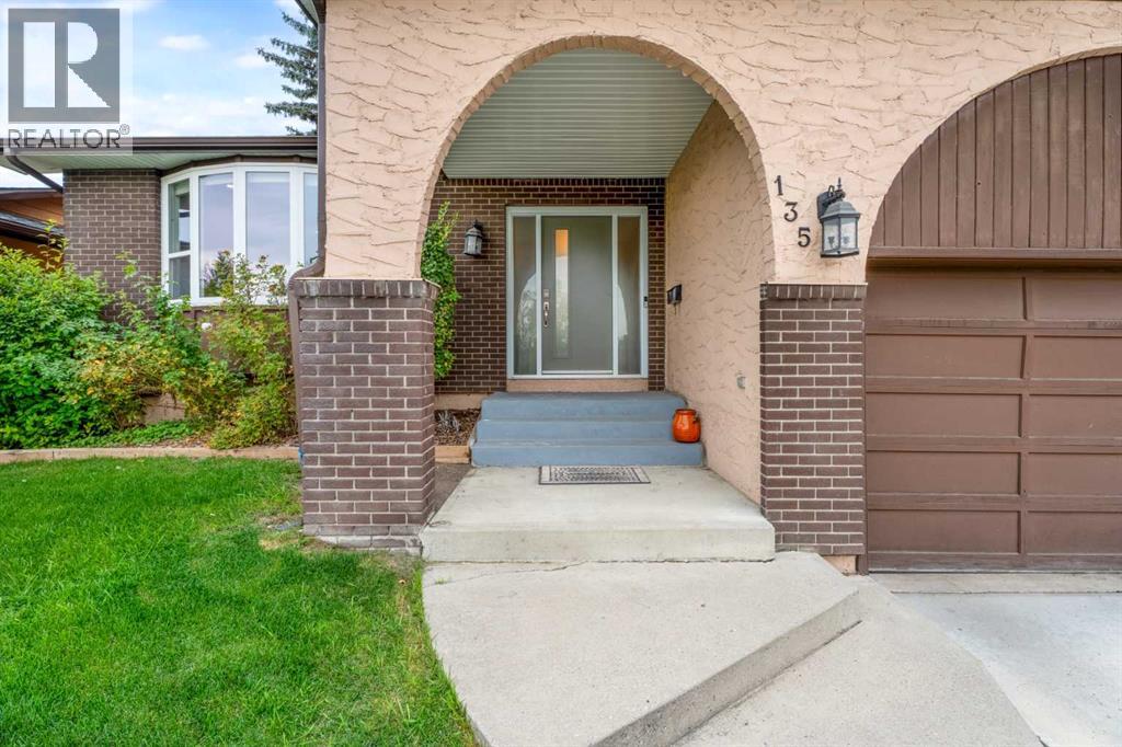 135 Cantree Place SW
