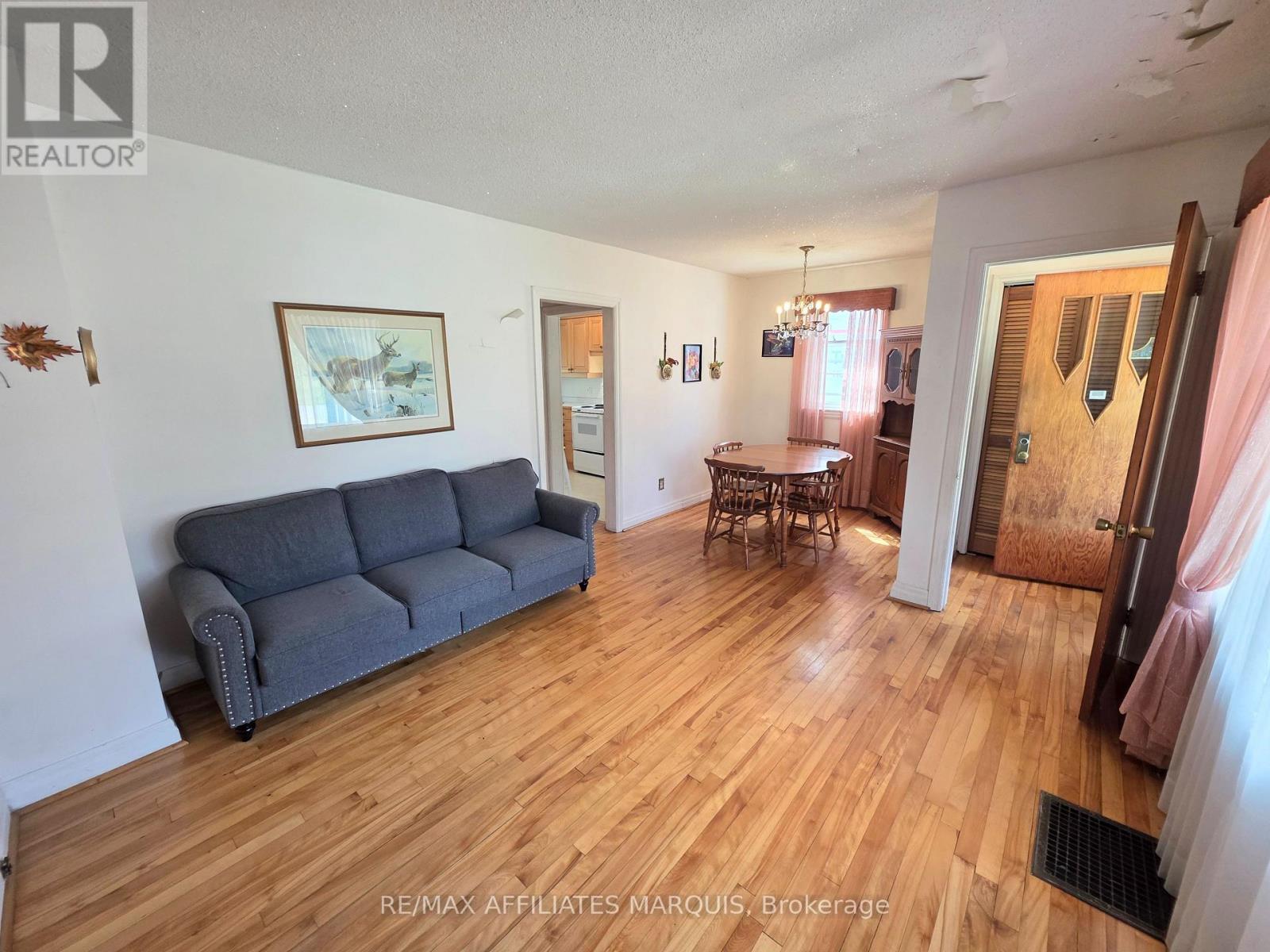 41 ELGIN STREET W