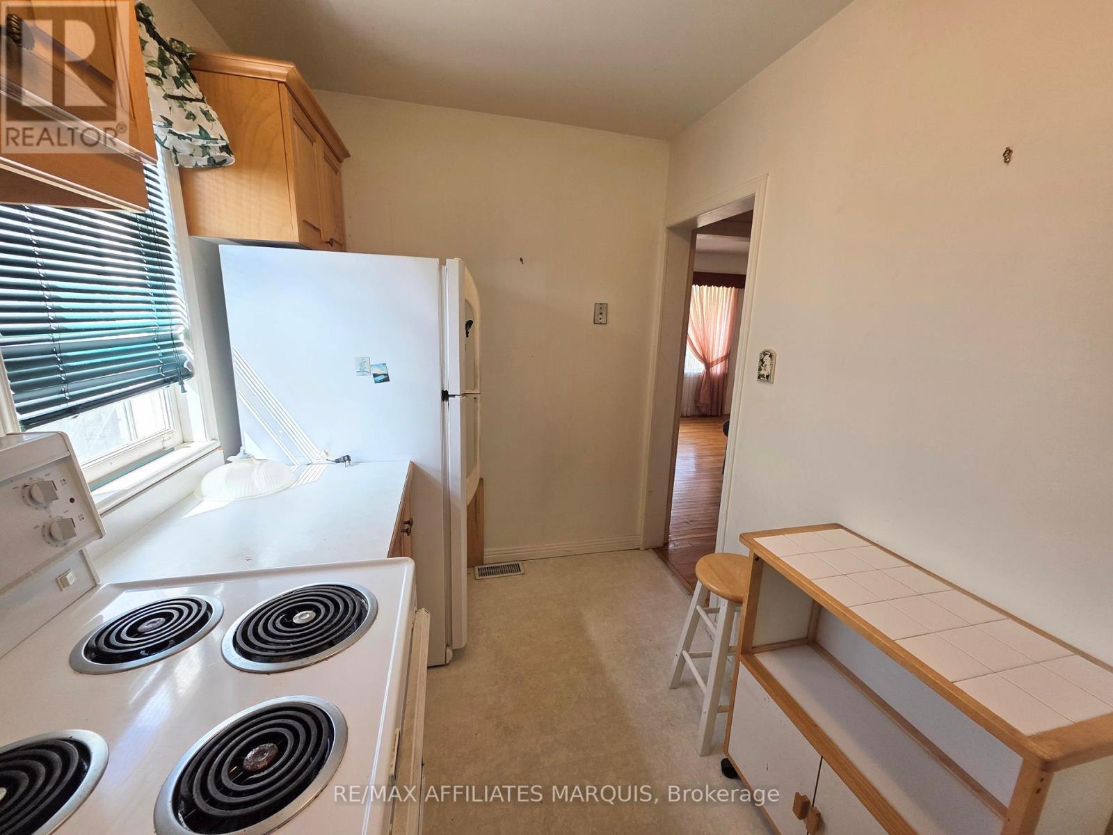 41 ELGIN STREET W