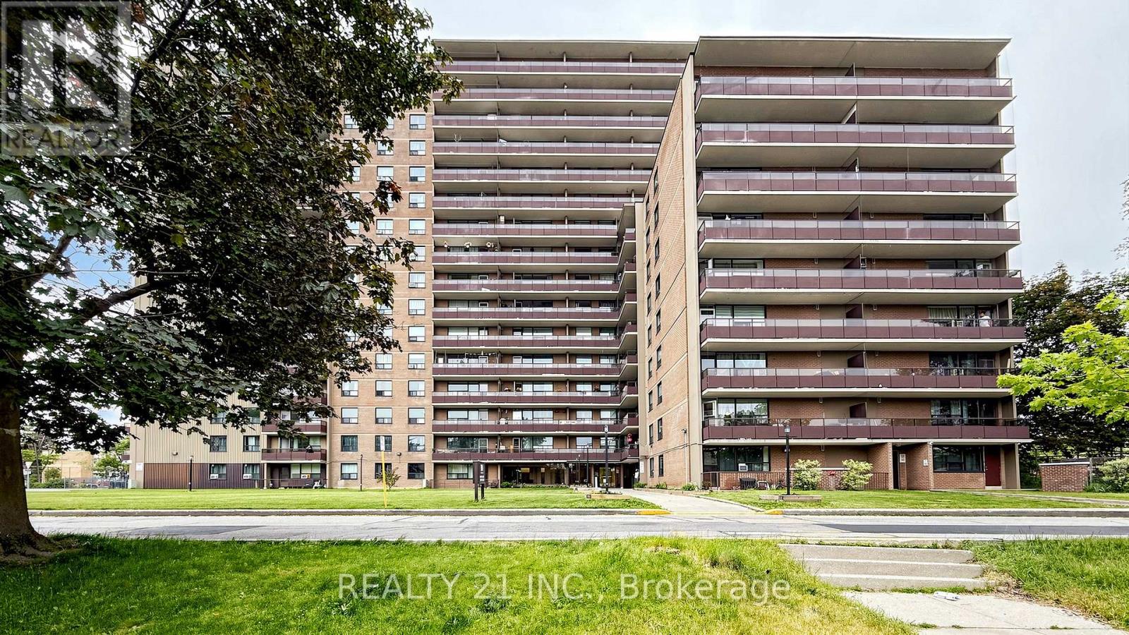 819 - 180 MARKHAM ROAD