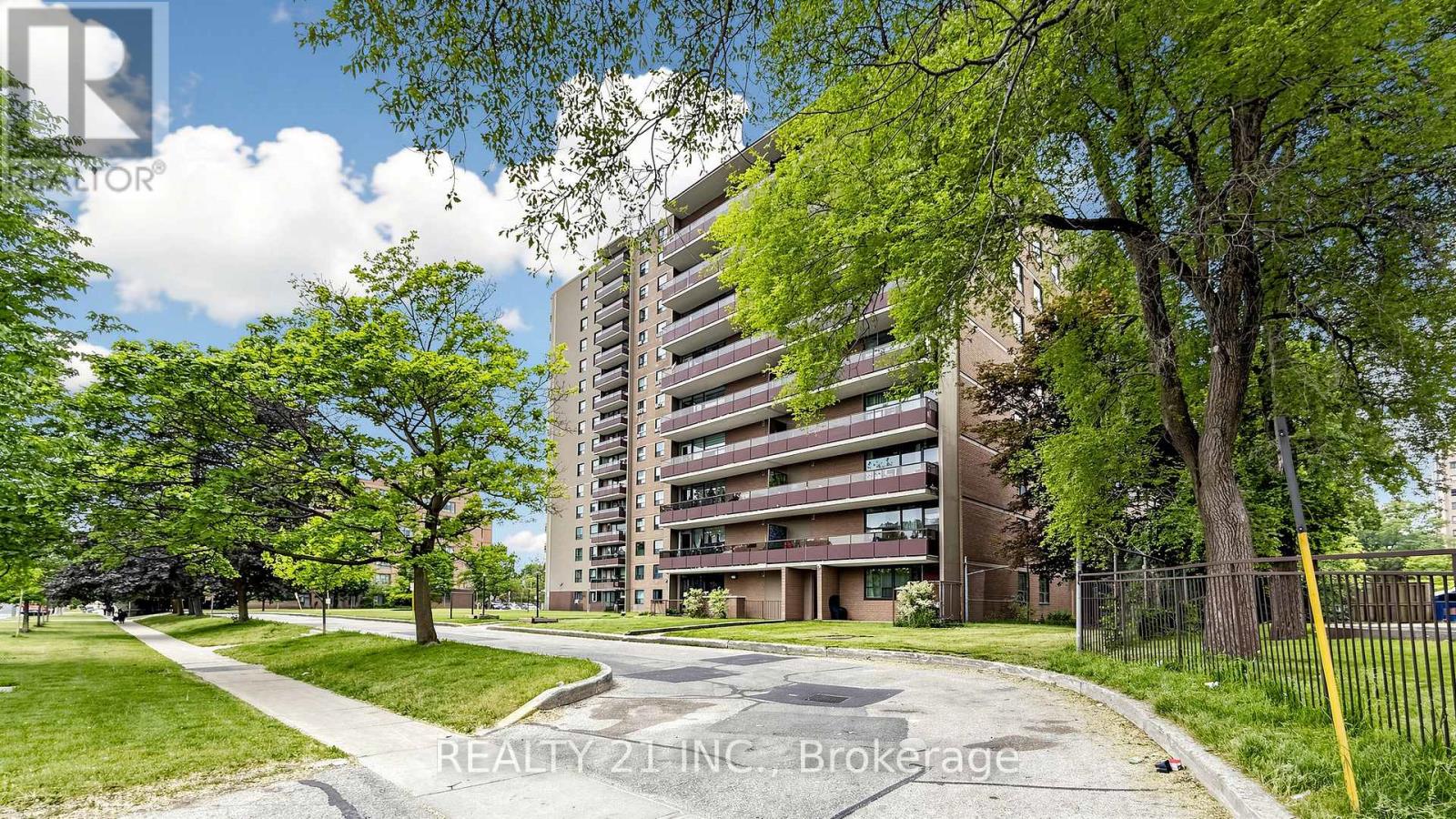819 - 180 MARKHAM ROAD