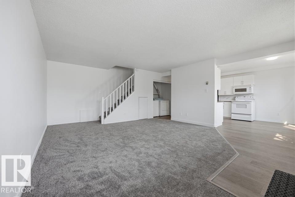 #105 14530 52 ST NW