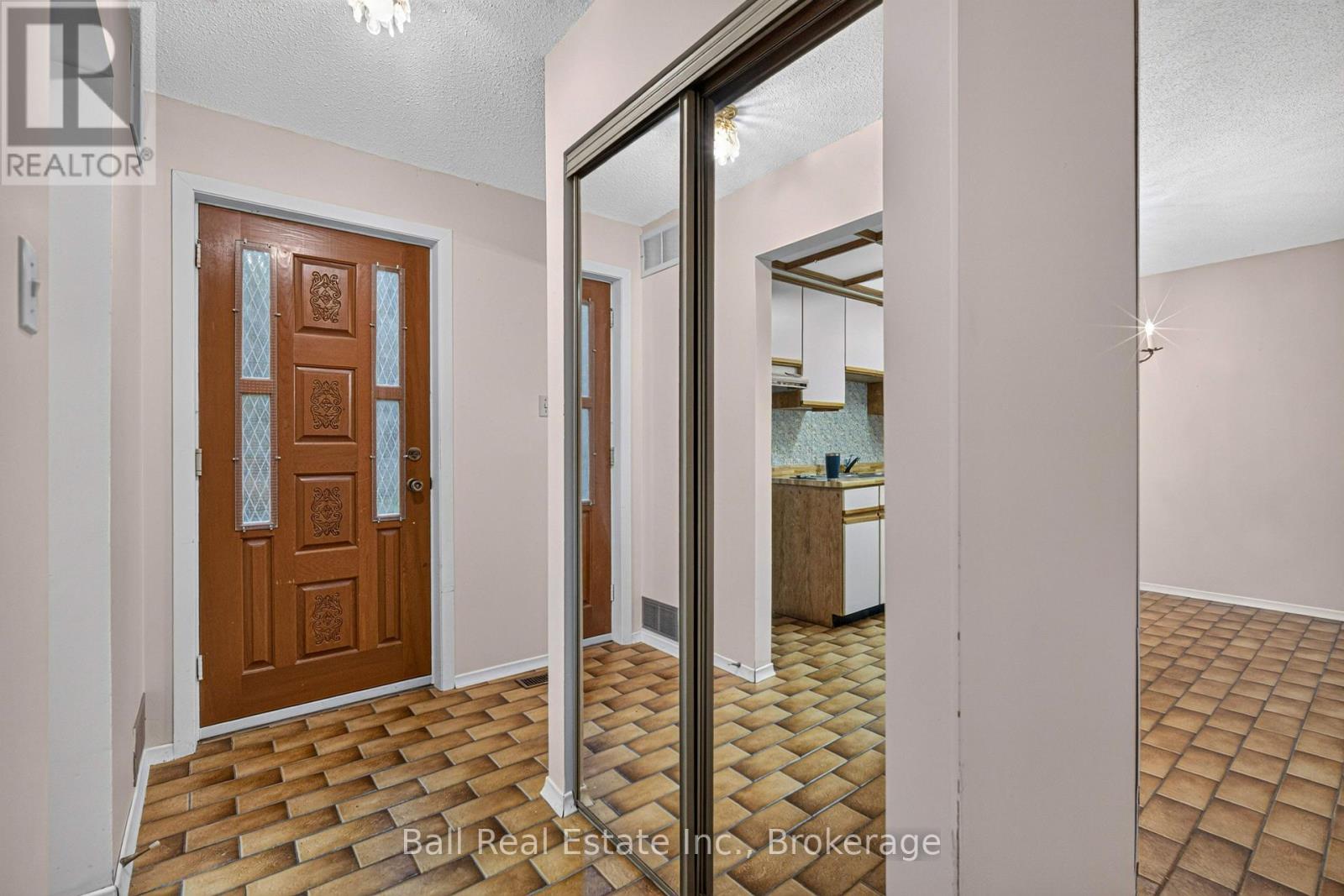 103 - 200 EAST ST S