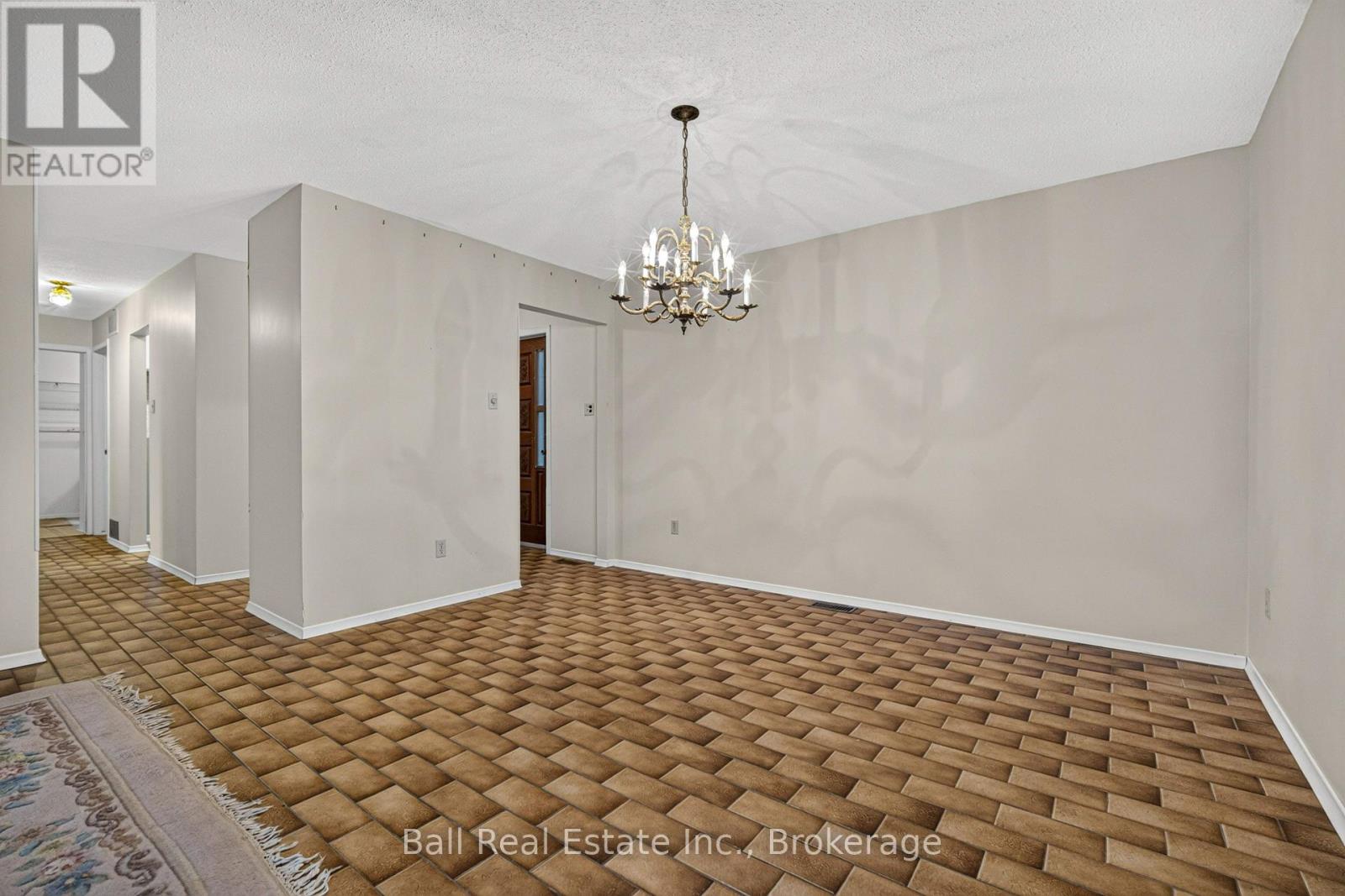 103 - 200 EAST ST S