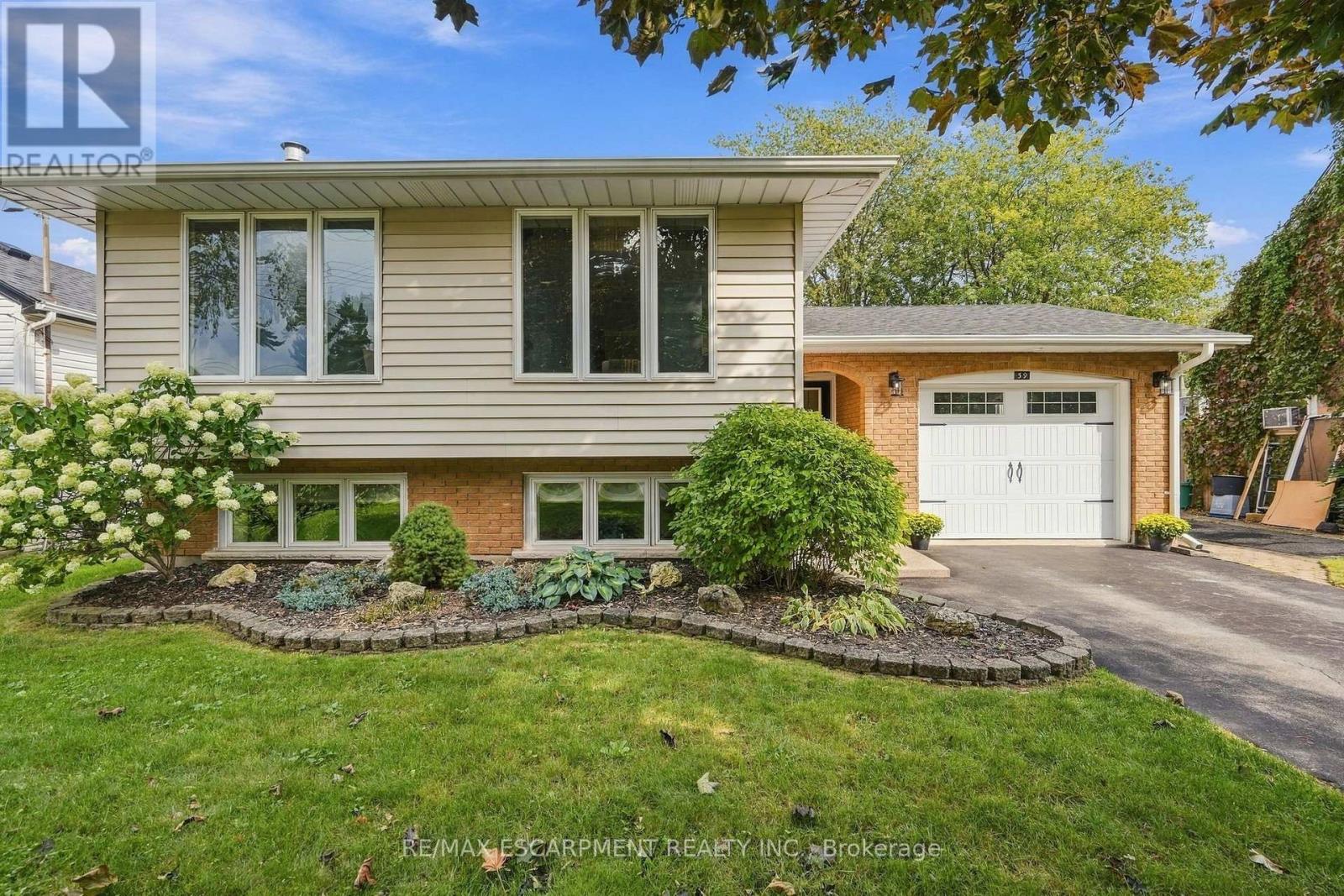 39 ROSEMOUNT AVENUE