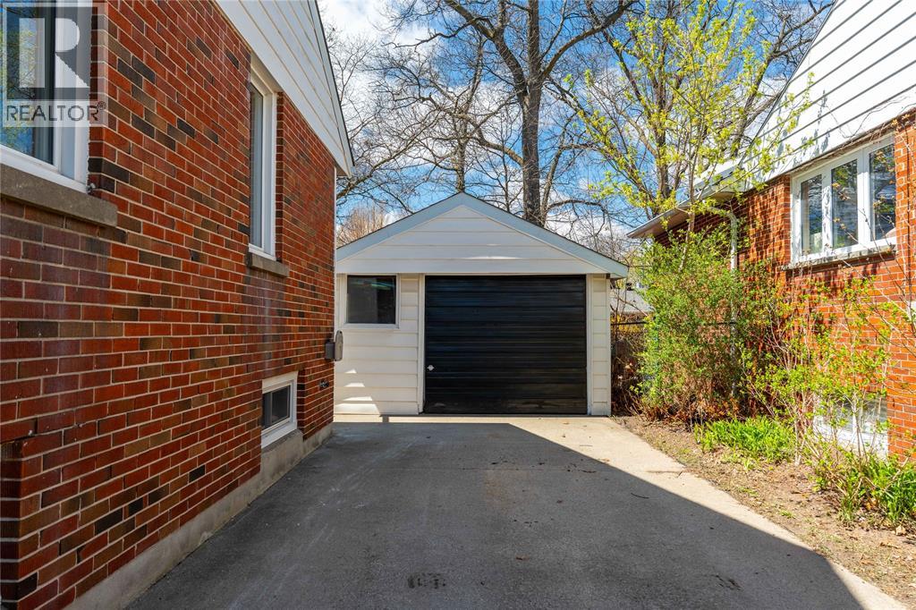 1203 Colborne ROAD